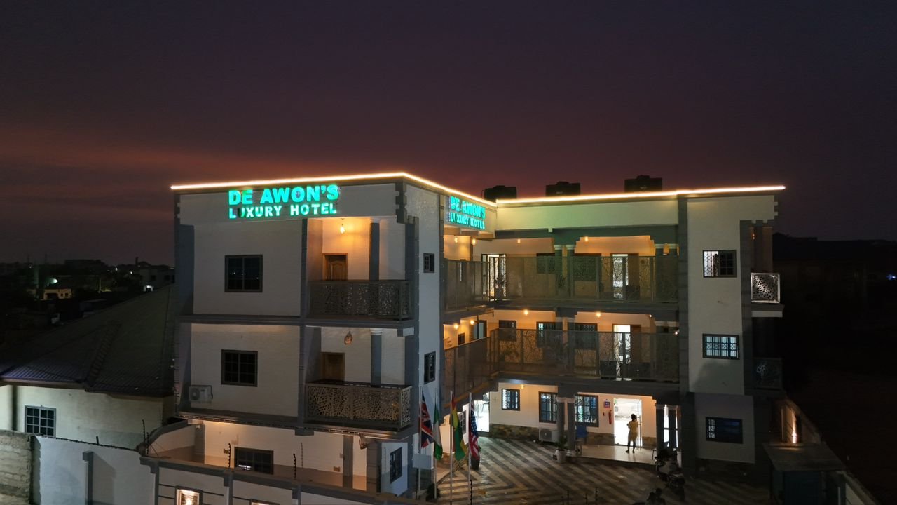 De Awon's at dusk